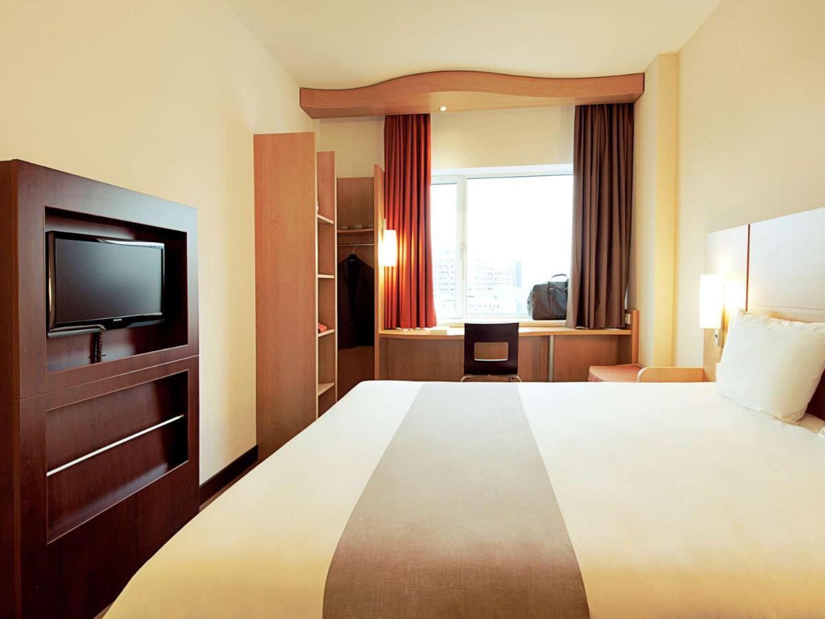 Ibis London Luton Airport Hotel 3*