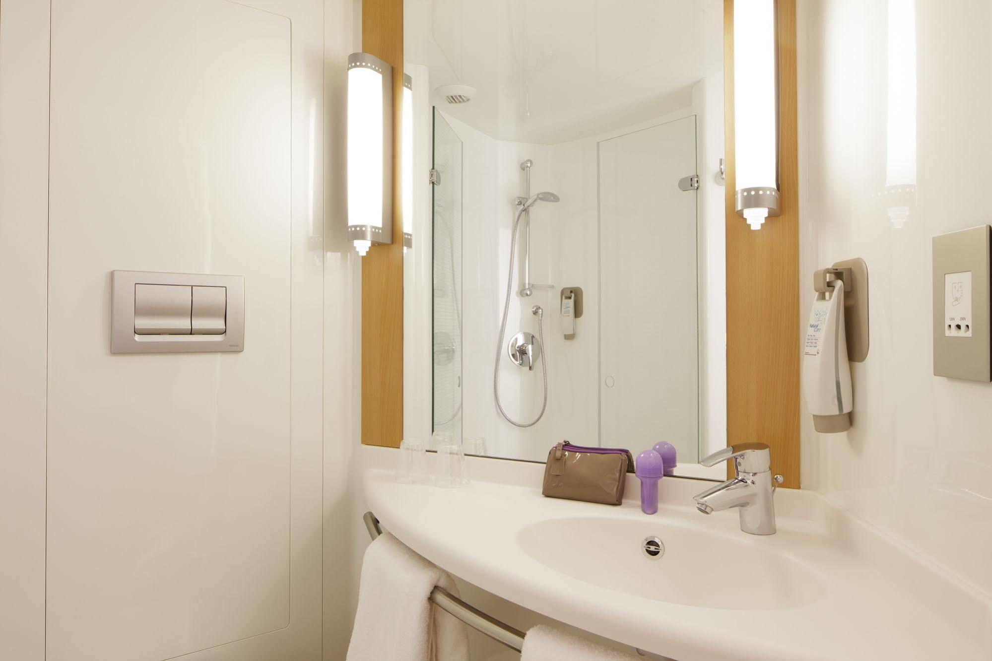 Ibis London Luton Airport Hotel